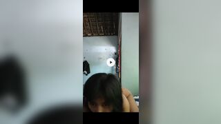 Chịch e ny cười toe toét