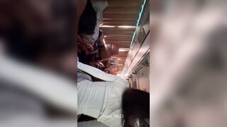 Địt nhau trên xe bus