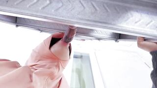 Sang nhà hàng xóm chơi bị chị hàng xóm gạ địt vú cu điêu luyện địt nhau tê lồn