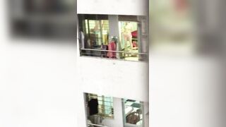 ở chung cư mà em hàng xóm ăn mặc hớ hênh quá