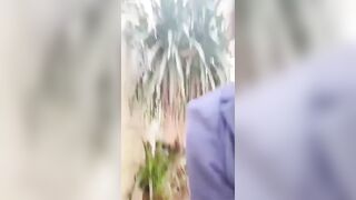 Bú cu người yêu ở trước nhà