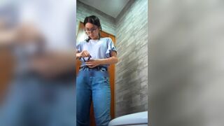 quay lén mấy em gái xinh đi đái em nào đít cũng tròn - phần 21
