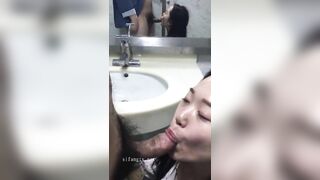 Nứng cặc nên dẫn em dâu dâm vào nvs công cộng bú cu liếm dái cho ngậm cả con cặc