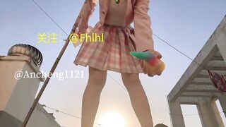 Em teen loli học sinh bím dâm vừa tan học là k mặc đồ lót chạy lên sân thượng móc lồn
