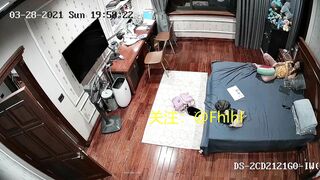Hack cam quay lén phòng ngủ em teen dâm k mặc đồ lót vừa xem sex vừa sờ bím dâm