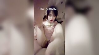 Lén lút chịch trộm nhỏ em họ xinh loli trắng múp mà em rên to quá sợ bố mẹ sang phòng