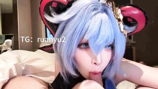 Em teen cosplay cực dâm bú cặc liếm láp cu a không chừa chỗ nào còn liếm cả vú anh