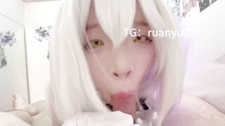 Bú cặc cùng em teen cosplay tóc trắng bắn đầy tinh trùng vào mồm cho e uống