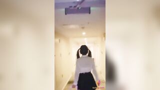 E họ dâm vừa đi học về vô tình thấy a trai sục cặc trg phòng mà thèm thuồng gạ đụ a