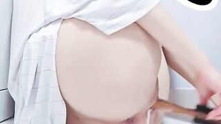 Chuẩn bị học bài nứng quá đành phải thủ dâm tí mới học được.