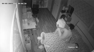 Hack cam quay lén đôi vợ ck trẻ tranh thủ lúc con ngủ mà đụ nhau từ sàn đến giường p2