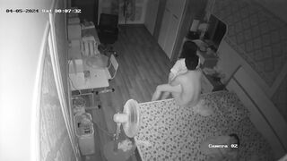 Hack cam quay lén đôi vợ ck trẻ tranh thủ lúc con ngủ mà đụ nhau từ sàn đến giường p2