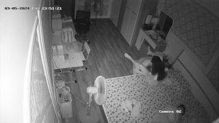 Hack cam quay lén đôi vợ ck trẻ tranh thủ lúc con ngủ mà đụ nhau từ sàn đến giường p4