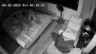 Hack cam phát hiện đôi vợ ck dâm VN tranh thủ nữa đêm con trai đg ngủ thì đè ra đụ p2