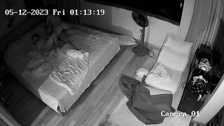 Hack cam phát hiện đôi vợ ck dâm VN tranh thủ nữa đêm con trai đg ngủ thì đè ra đụ p2