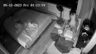 Hack cam phát hiện đôi vợ ck dâm VN tranh thủ nữa đêm con trai đg ngủ thì đè ra đụ p3