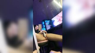 Em gái ở nhà nứng lồn quá vừa xem sex vừa thủ dâm cho sướng lồn