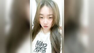 Bé Phanh chubby lồn múp thủ dâm bắn nước