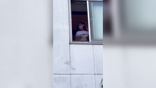 chúng nó địt nhau mà không thèm đóng cửa con bé trắng vú to quá