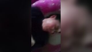 Bà cô hàng xóm U55 nứng lồn sang nhà nhờ đụ, không đụ giúp thì tội cô đành nhận lời.