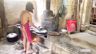 2 e teen dâm đãng khỏa thân giúp cụ ông neo đơn sống 1 mình trg làng nấu ăn mỗi ngày4