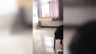 Huấn luyện e họ thành con chó cái vừa đụ vừa mở cửa sổ cho cô lao công ở ngoài xem