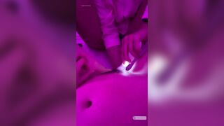 2 em bạn thân dâm đãng giúp nhau soi đèn móc lồn dâm cho nhau