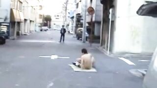 Trải chiếu khỏa thân chịch nhau public giữa đường cùng em teen dâm Nhật Bản