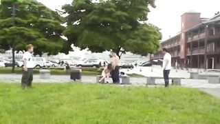 Em học sinh dâm khỏa thân trg công viên cho ng lạ bú vú gạ người lạ xin bú cu