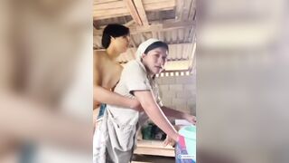 Cùng chị dâu vú bự xinh dâm lén lút vụng trộm dưới bếp vừa đụ vừa sợ có người xuống