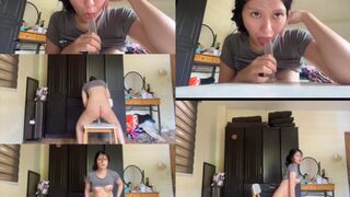Gái xinh nứng lồn chơi cu giả 1