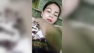 Đang nằm với Vk thì MBBG u50 gửi cho clip nayg