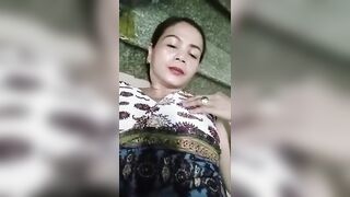 Đang nằm với Vk thì MBBG u50 gửi cho clip nayg