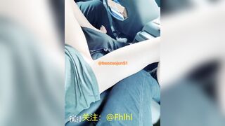 Mở cửa cho vợ dâm bú cu để ng lạ vỗ mông rồi lái xe để vợ dâm đụ nhau vs ng lạ sau xe