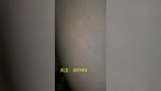 Nữa đêm sang phòng e họ vạch quần ra quay lén sục cặc chịu k nổi nên đút vào luôn 3