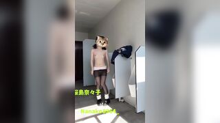 Em học sinh dâm dục dáng ngon hàng non tơ vào nhà vệ sinh nam lột đồ show hàng public