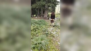 Dẫn vợ dâm mông to lên núi chổng mông show hàng public
