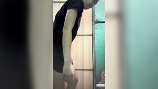 Siêu phẩm quay lén em hàng xóm qua khe cửa nhỏ p1