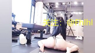 Tập yoga mà như này thì chịu có nổi không ae?