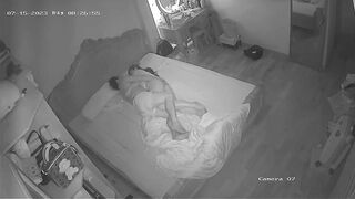 Hack cam quay lén phòng đôi vợ ck dâm vợ k mặc đồ lót nữa đêm bú cu gạ ck dậy đụ p1
