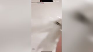 E Học sinh lớp 11, Vừa đi tắm vừa call video vs con bạn lỡ lộ vú