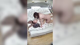Soi cam thấy vợ dân trai về nhà địt khi chồng đi công tác