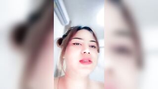 Gái xinh chubby vú to lồn múp thủ dâm chảy nước