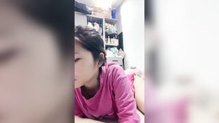 yylive_nguynzyn idol tiktok Cún lên live mở phim sex coi lộ hàng cực dâm