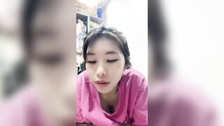 yylive_nguynzyn idol tiktok Cún lên live mở phim sex coi lộ hàng cực dâm