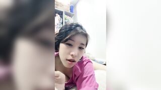 yylive_nguynzyn idol tiktok Cún lên live mở phim sex coi lộ hàng cực dâm
