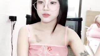 Keelin em teen Việt mình dây kính cận bím múp cực dâm livetream Stripchat móc lồn p3