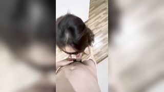Cho chị hàng xóm bú cu ngoài hàng lang