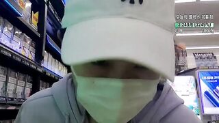 E Nhân viên Bán hàng, Lén khoe Vú khoe Lông lồn ở Cửa hàng gửi bạn trai