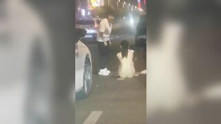 Tổng hợp cảnh gái xinh điên tình lột đồ giữa đường luôn